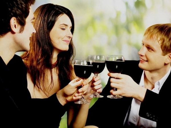 10. А вы когда-нибудь встречались с двумя парнями одновременно?