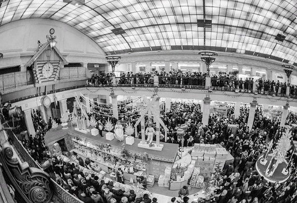 23. А вот так тогда выглядел Детский мир