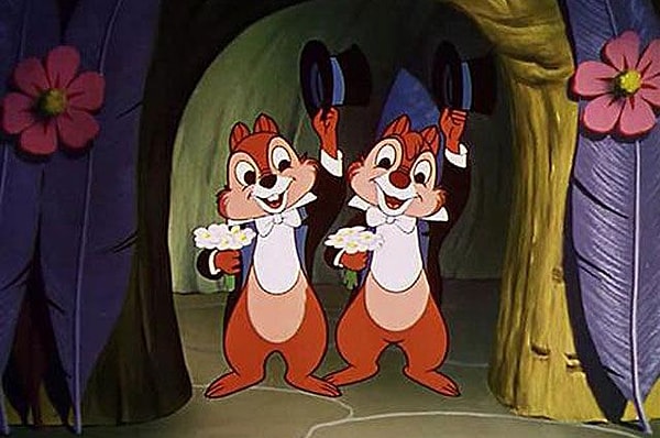 1. Это Чип и Дейл. Который из них Дейл?