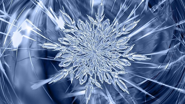 9. Не существует двух абсолютно одинаковых снежинок.