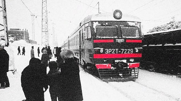 9. И последнее: этот писатель распространил слухи, что он только что закончил свой величайший роман, но потерял его в поезде, будучи пьяным. Роман, однако, никогда не существовал.