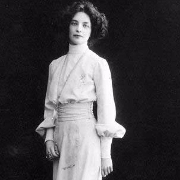 9. Должна же быть хоть одна женщина в этом тесте! Как звали поэтессу Гиппиус?