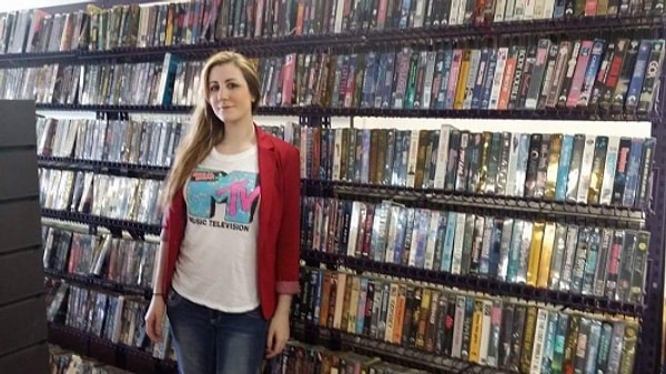 10. Видеокассеты и CD-диски можно было взять на прокат.