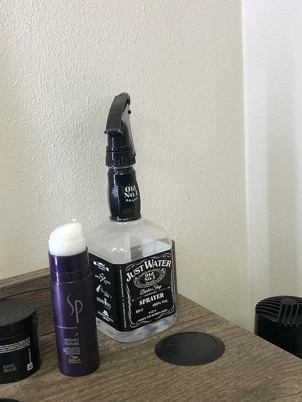 5. Это спрей для волос. А вы что подумали?