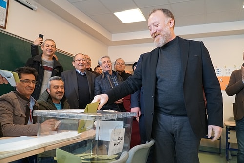 HDP Eş Başkanı Sezai Temelli ve HDP Eş Başkanı Pervin Buldan oyunu Bakırköy'de kullandı.