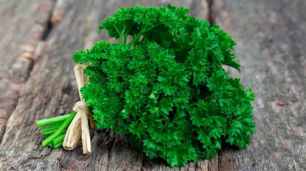 7. Употребление в пищу большого количества петрушки может привести к остановке сердца.