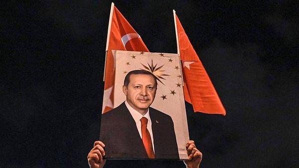 İngiliz Guardian gazetesinin haberinde, seçimlerin Cumhurbaşkanı Recep Tayyip Erdoğan'ın yönetimi için "kritik bir sınav" niteliğinde olduğu yorumu yapıldı.