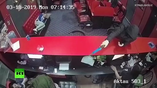 Yanı Başında Dükkan Soyulurken Kanepede Uyuyan Adam