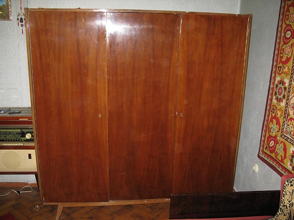 1. Итак, начнем! Вспомните название этого шкафа, который выручал хозяек от захламления квартиры?