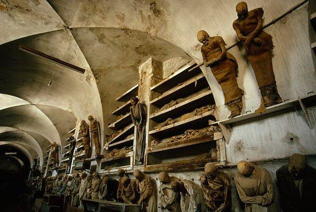 Yaşayan ölüler mezarlığı: Capuchin Manastırı