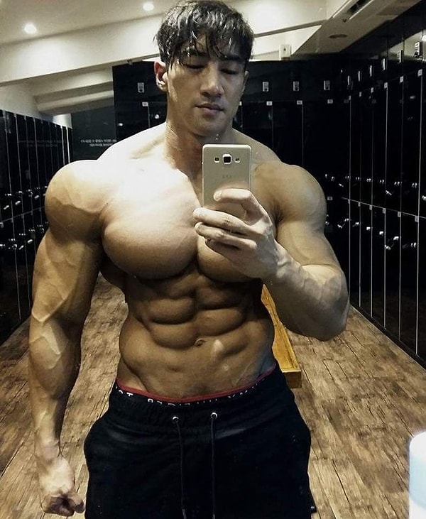 6. Однако диетологи предупреждают, что несмотря на то, что грудное молоко под завязку напичкано нутриентами и калориями, неизвестно, эффективно ли оно вообще для взрослого организма.