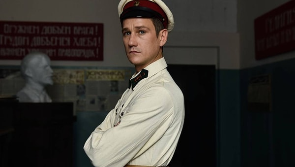 #12 Ладно-ладно, последний вопрос :) Как называется новый сериал на Первом, где блистает Антон Шагин, знакомый нам по роли Мэла в "Стилягах"?