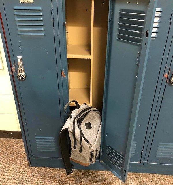 9. Sırt çantasının sığmadığı okul dolabı: