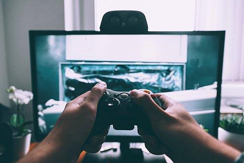 Uzmanlar Açıkladı! Video Oyunları ve Sosyal Medya Erkeklerin Seks Hayatını Olumsuz Etkiliyor