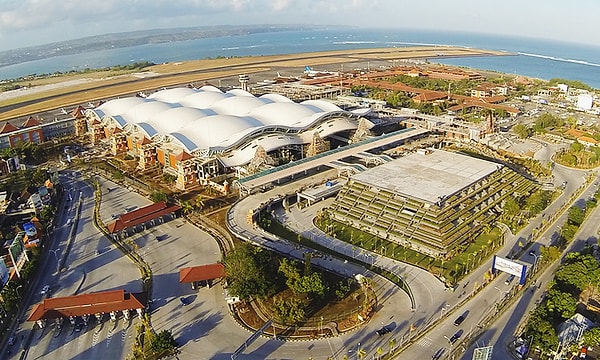 16. В какой стране находится аэропорт "Денпасар Нгура Рай"?