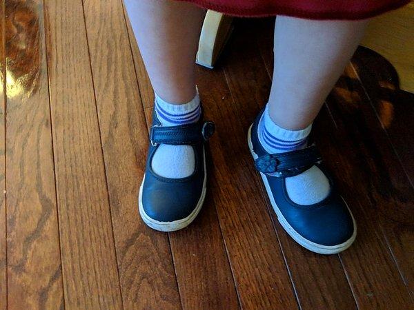 13. "Ayakkabıyı yanlış giymedeki şansı %50. Fakat kızım her seferinde %100 ters giyiyor."