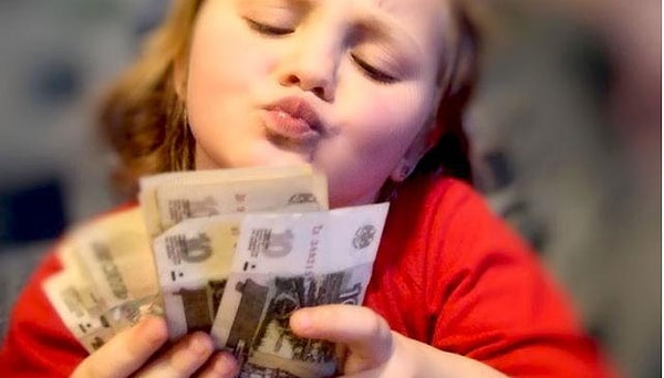 4. Думаете, правильно ли поощрять детей за хорошие оценки в школе и помощь по дому деньгами?