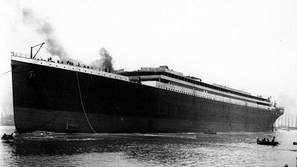 1912 - RMS Titanic ilk seferine çıktı.