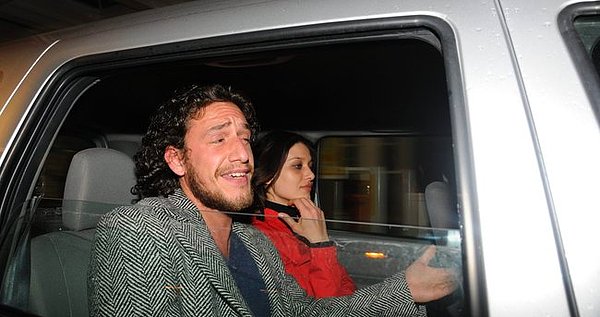 10. Sezen Aksu'nun oğlu Mithat Can Özer ve Nurgül Yeşilçay arasında yaşanan aşkın bombardıman etkili sonuçları da pek bi eğlenceli...