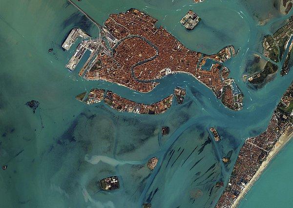 8. İtalya'nın Venedik kentindeki kanallar