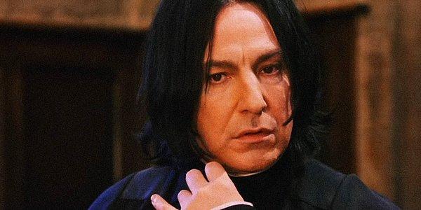 1. J. K. Rowling, Alan Rickman'a Snape'in hikayesinin sonunu daha filmler çekilmeden anlatmış. Bunun sonucu olarak Rickman yönetmenlerle sürekli bilmedikleri konularda tartışıyormuş.