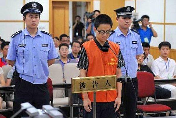 6. Çin'de zengin insanlar için 'ding zui' adında bir durum var. Yani kendi hapis cezasını çekmesi için başka birini kiralayabiliyorlar.