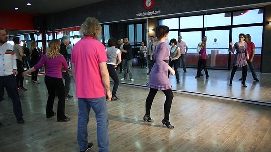 13 Nisan Cumartesi Oyna Kazan 21:30 Yarışması İpucu Geldi! Videodaki Dansın Adı Nedir? #OynaKazanSorum