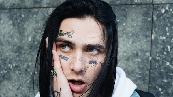 11. Чем знаменит этот молодой человек?