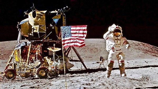 1972 - Apollo 16, Ay'a iniş yaptı.