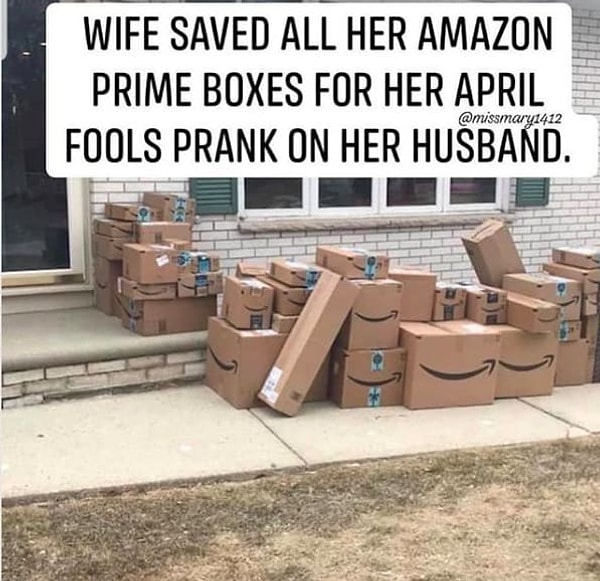 10. Конгениально: жена сохранила все коробки от интернет-заказов, чтобы встряхнуть своего мужа на 1 апреля :)