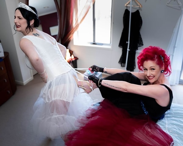 15. Düğün gününde bu zorlu etabı annesinin espri anlayışıyla atlatacak olan güzel gelin!