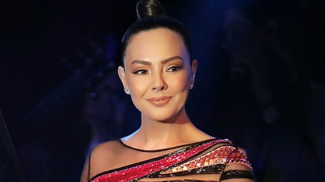 7. Ebru Gündeş, jüri koltuğunda oturduğu "O Ses Türkiye" yarışmasında yetenekli bir genci, feminen tavırlar sergilediği için elemişti!