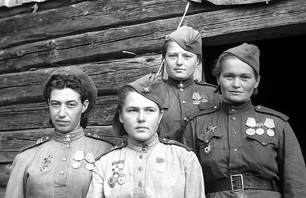 6. Сколько женщин после войны получили звание Героя Советского Союза?