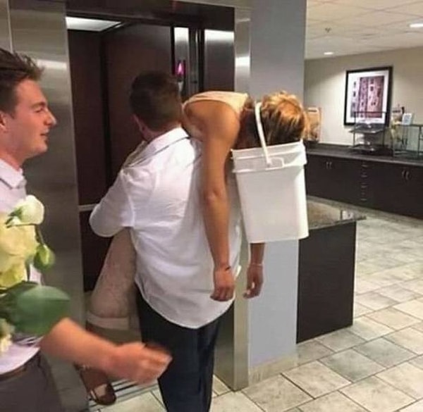 11. Когда кольцо на пальце, уже нет смысла держать лицо.