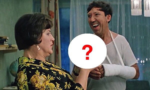 6. Какой сувенир привез Семен Семенович для управдома в фильме "Бриллиантовая рука"?