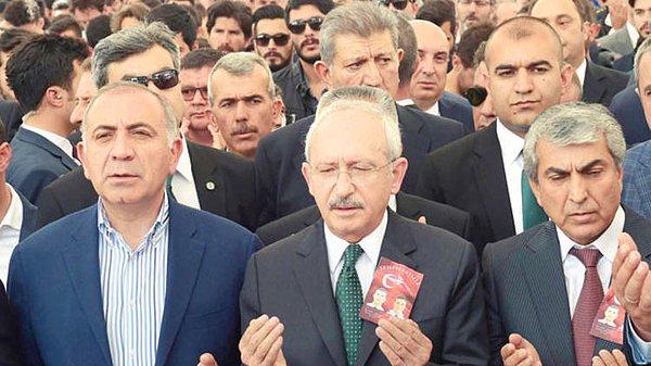 Vezneciler'deki terör saldırısında şehit düşen polis memurları için düzenlenen cenaze töreninde Kemal Kılıçdaroğlu'nun önüne kurşun atılmıştı.