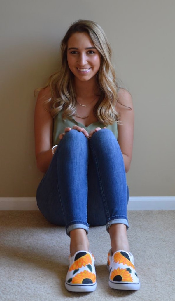 17. Счастливая обладательница кед (и парня). 🥰