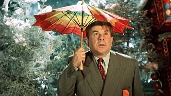 6. Где происходили съемки фильма "Карнавальная ночь"?