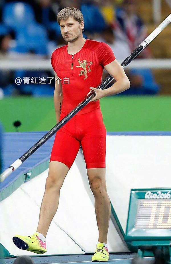 #8 Джейме в костюме собственной марки «Ланнистер-спорт».