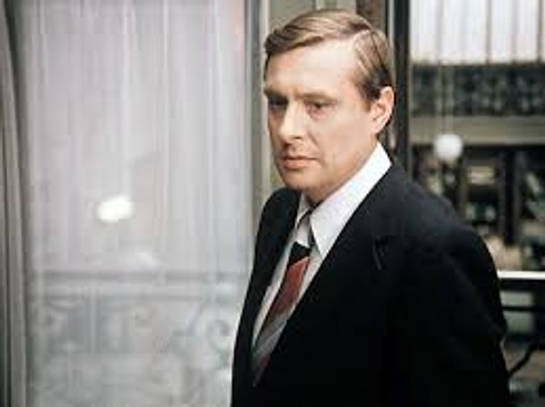 7. В каком фильме Олег Басилашвили играл подлого Юрия Самохвалова?