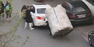 Yokuşu Çıkamayan Kağıt Toplayıcı Çocuğa Aracıyla Yardım Eden Güzel İnsan
