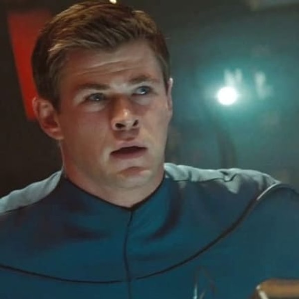 14. Вы, наверное, помните, что Крис Хемсворт, Бенедикт Камбербэтч и Зои Салдана - все были в фильмах франшизы "Стартрек"