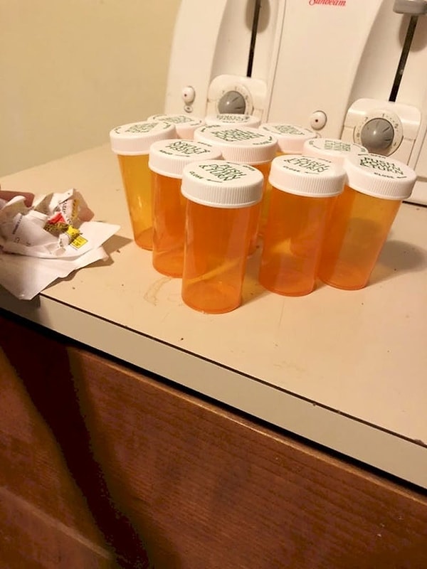 4. А вы знаете, что наклейки с пластиковых контейнеров можно с легкостью удалить, если перед этим положить их в морозилку на пару часов?