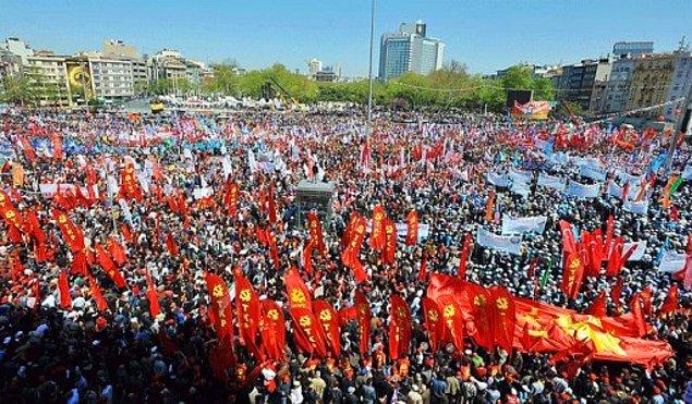 2010 - 32 yıl sonra Taksim'de ilk kez izinli olarak 1 Mayıs kutlamaları yapıldı.