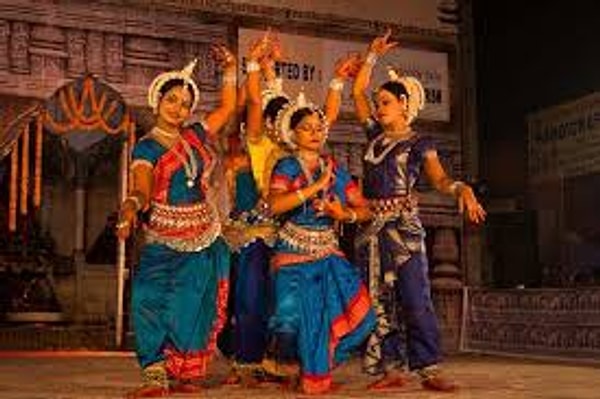 14. Кто считается творцом танцев в древнеиндийской культуре?