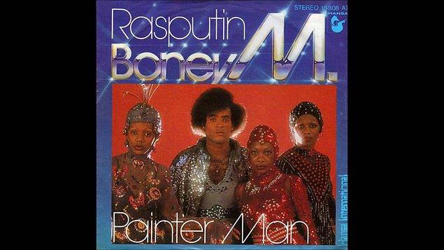 Bir zamanların popüler şarkısı Rasputin'e hayat veren Boney M grubunun solisti Bobby Farrell, konser için Petersburg’a gitmiş, konserin ertesi günü oteldeki odasında ölü bulunmuştu.