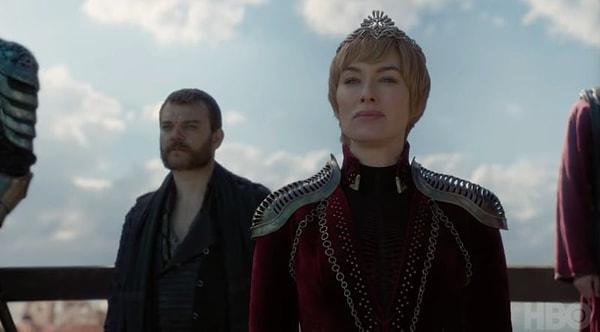 Ve fragmanın son sahnesinde Cersei endişeli bir şekilde bir şeye bakıyor, Dany'nin yaklaşan filosu olabilir mi acaba?