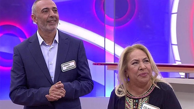 YÄ±llar sonra Almanya'da, bir arkadaÅÄ±nÄ±n vasÄ±tasÄ± ile Ä°brahim Bey ile tanÄ±ÅÄ±yorlar. Daha doÄrusu Ä°brahim Bey, arkadaÅÄ±na "Nolur beni Dilber Ay ile tanÄ±ÅtÄ±r" diye yalvarÄ±yor. ArkadaÅlarÄ± da "Seni kovar o, boÅver" diyor. Lakin Ä°brahim Bey'in kararlÄ±lÄ±ÄÄ± sayesinde tanÄ±ÅÄ±yorlar ve 30 yÄ±la yaklaÅan bir evlilik gerÃ§ekleÅtiriyorlar.