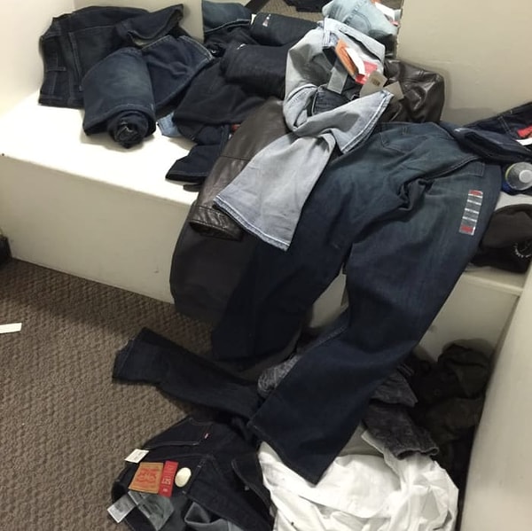 1. Многие люди не понимают, что устраивать после себя погром - это неуважение к труду сотрудников магазинов