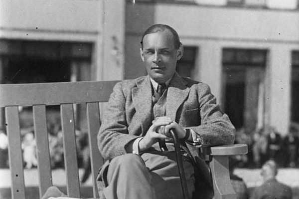 9. Эрих Мария Ремарк: " Три..."